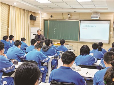 为学生点亮阅读之灯