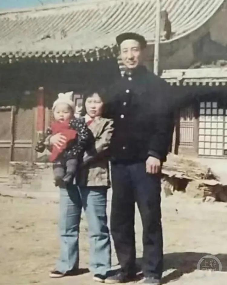 张福青年轻时的照片。图源：上游新闻