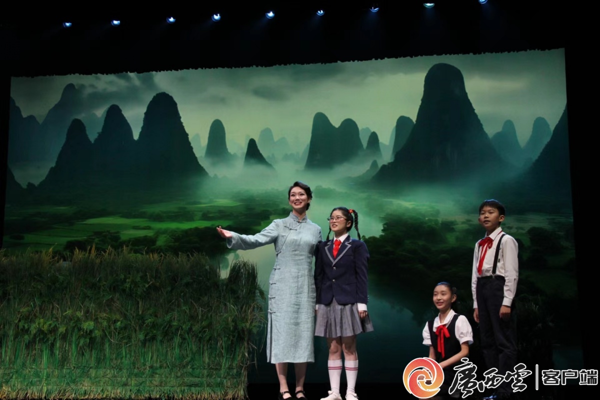 纪念西南剧展80周年暨第八届全国话剧优秀剧目展演开幕