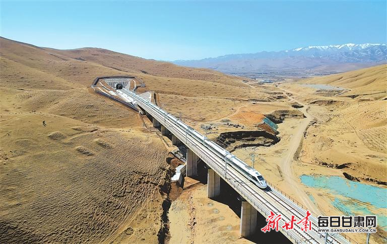 【图片新闻】兰张三四线铁路中川机场至武威段铁路联调联试进入新阶段