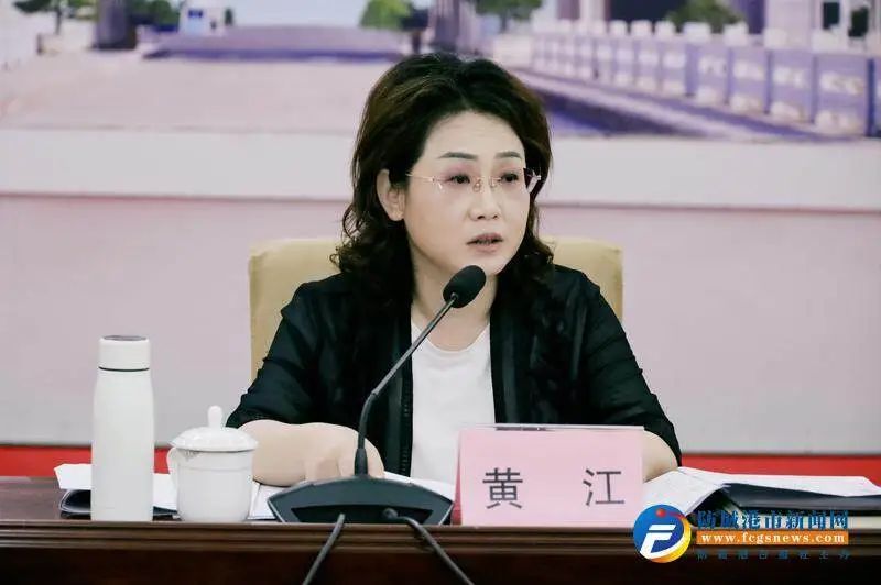 4月19日,市长黄江主持召开广西东兴产业园区建设工作推进会,强调要