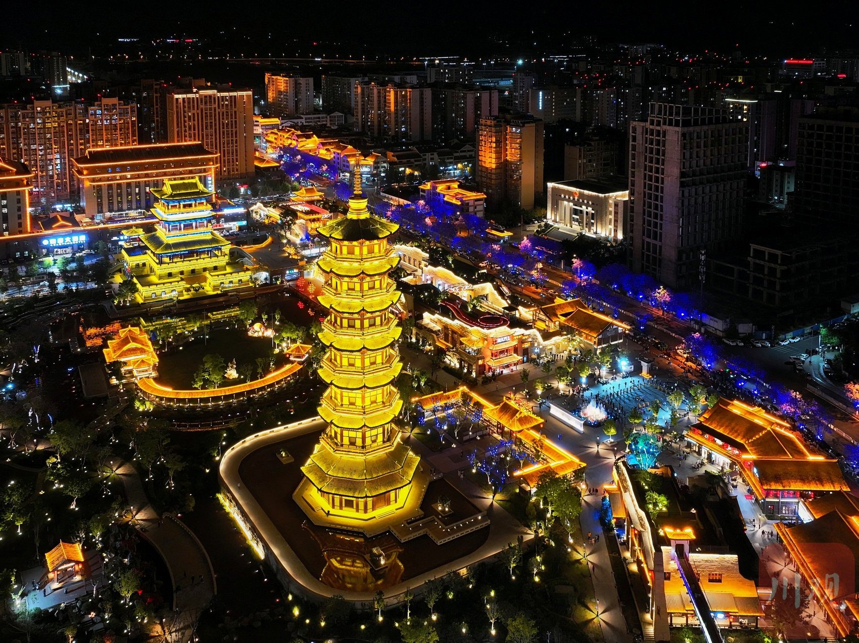 c视觉丨西昌:唐园夜景流光溢彩 美仑美奂