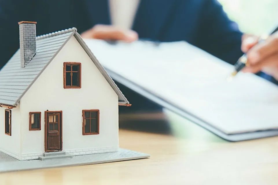 小产权房价格急降 房主:"能卖多少算多少"