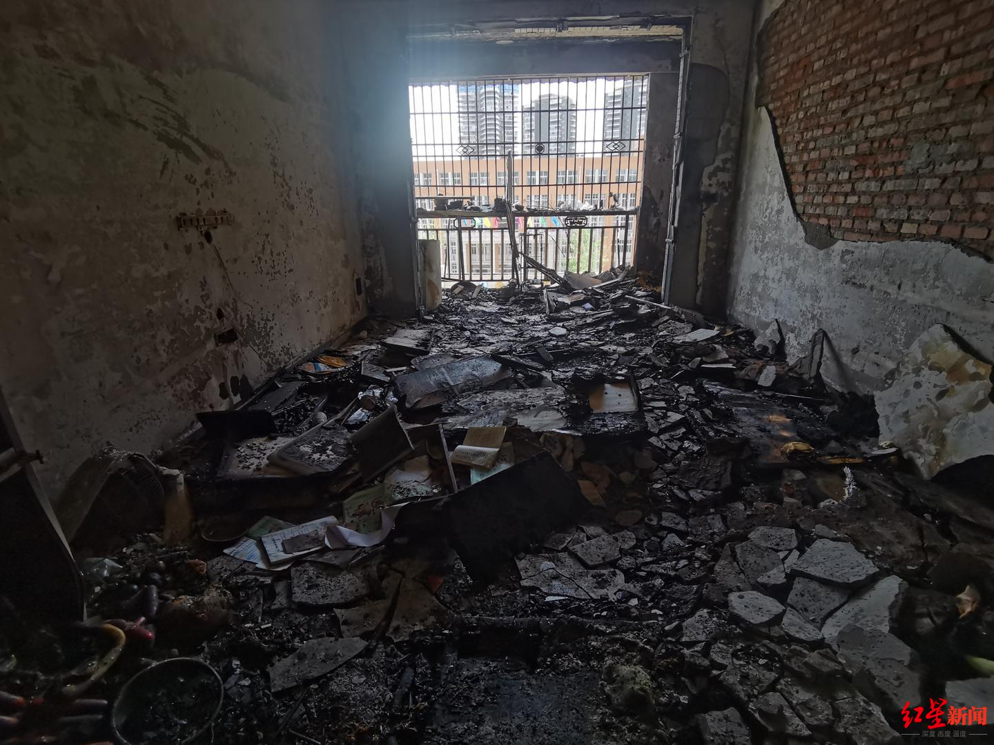 ▲火灾后现场一片狼藉