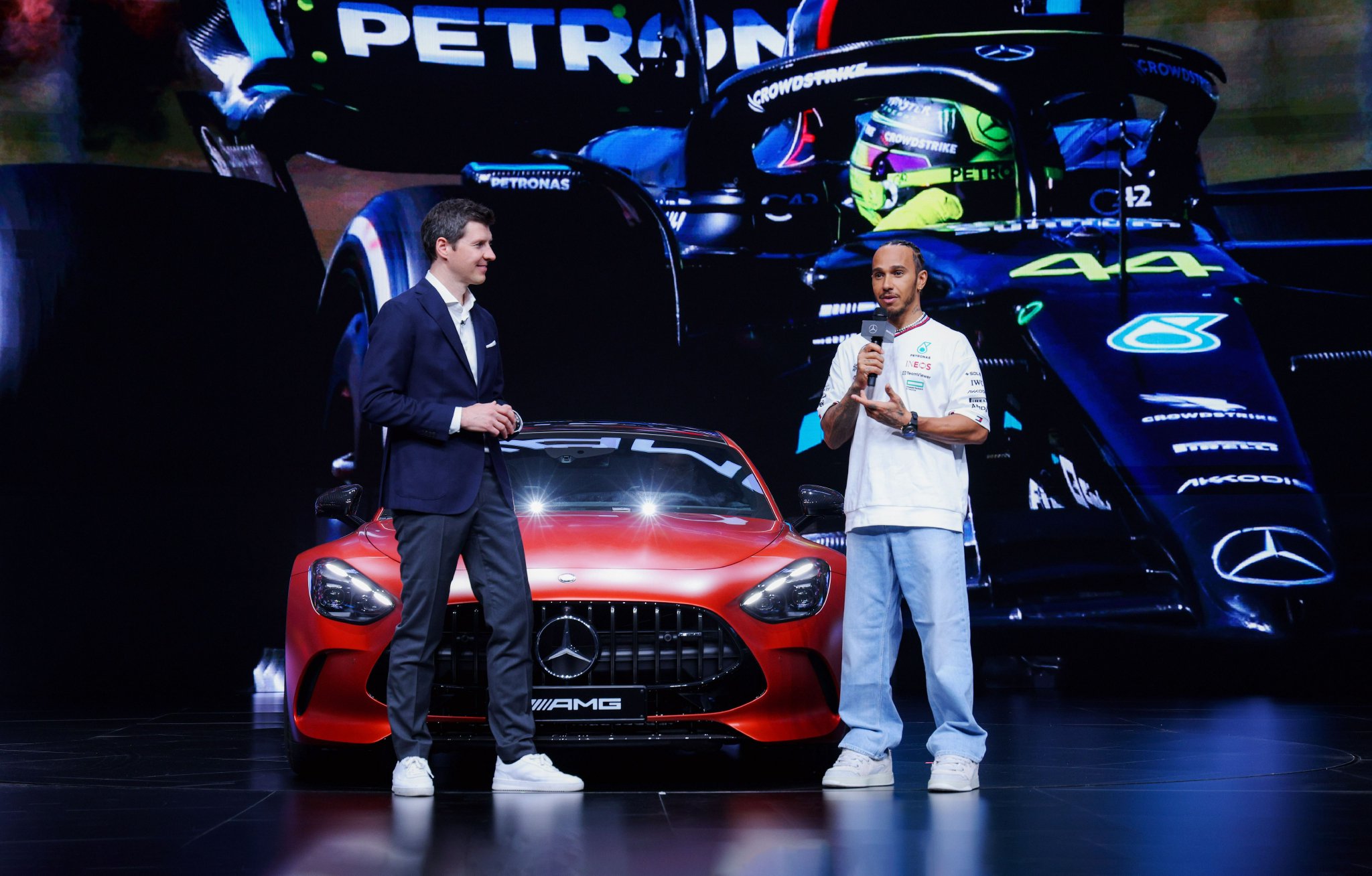 f1七冠王刘易斯·汉密尔顿现身amg品牌之夜