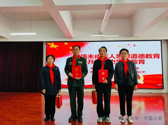 4月17日,东光县中医院关工委派中医科副主任医师霍丽丽到树人学校