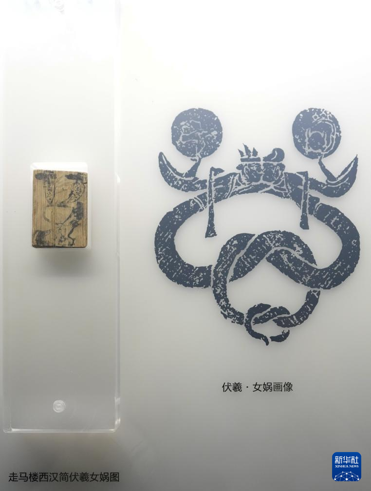 6969这是4月19日在长沙简牍博物馆拍摄的走马楼西汉简伏羲女娲图.