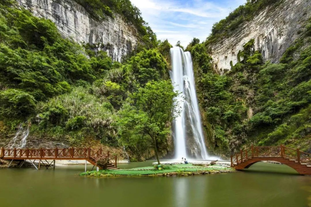 滴水涯景区仙溪花廊景区仙溪花廊位于黄石阳新县三溪镇与仙岛湖交一