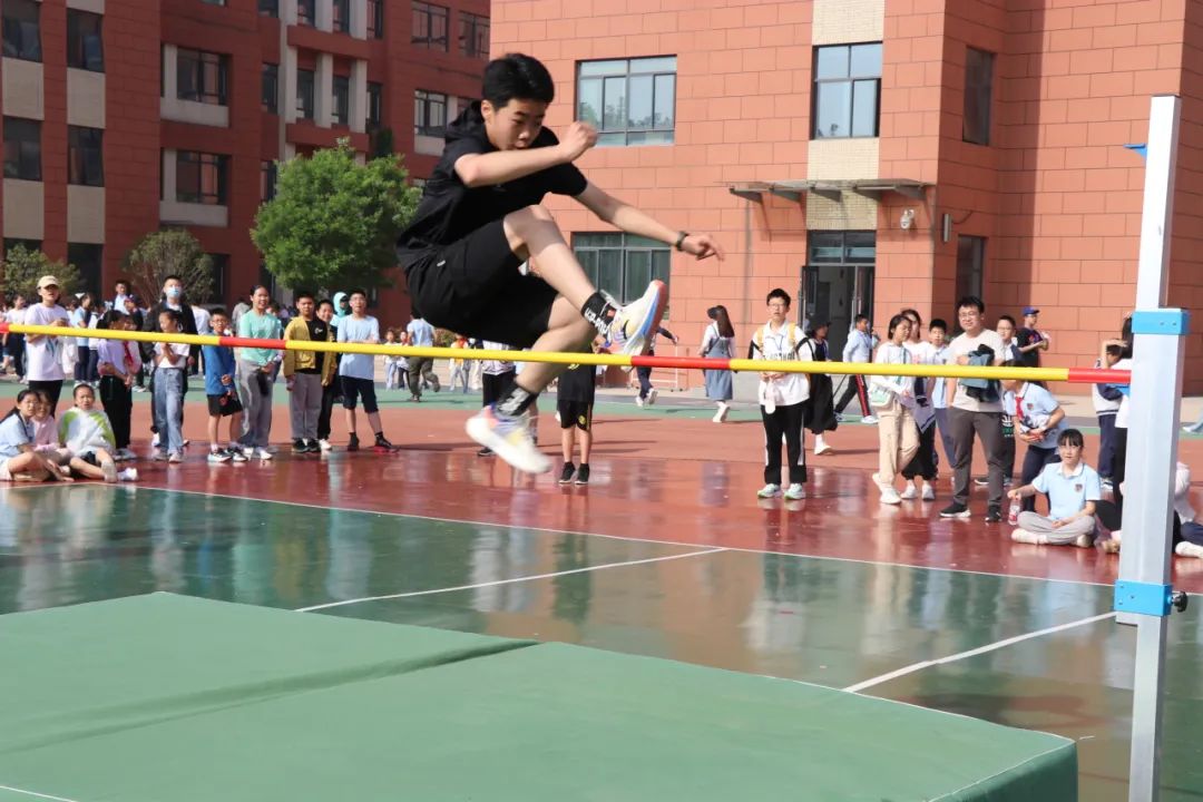 西安市浐灞第三小学举行第五届春季田径运动会