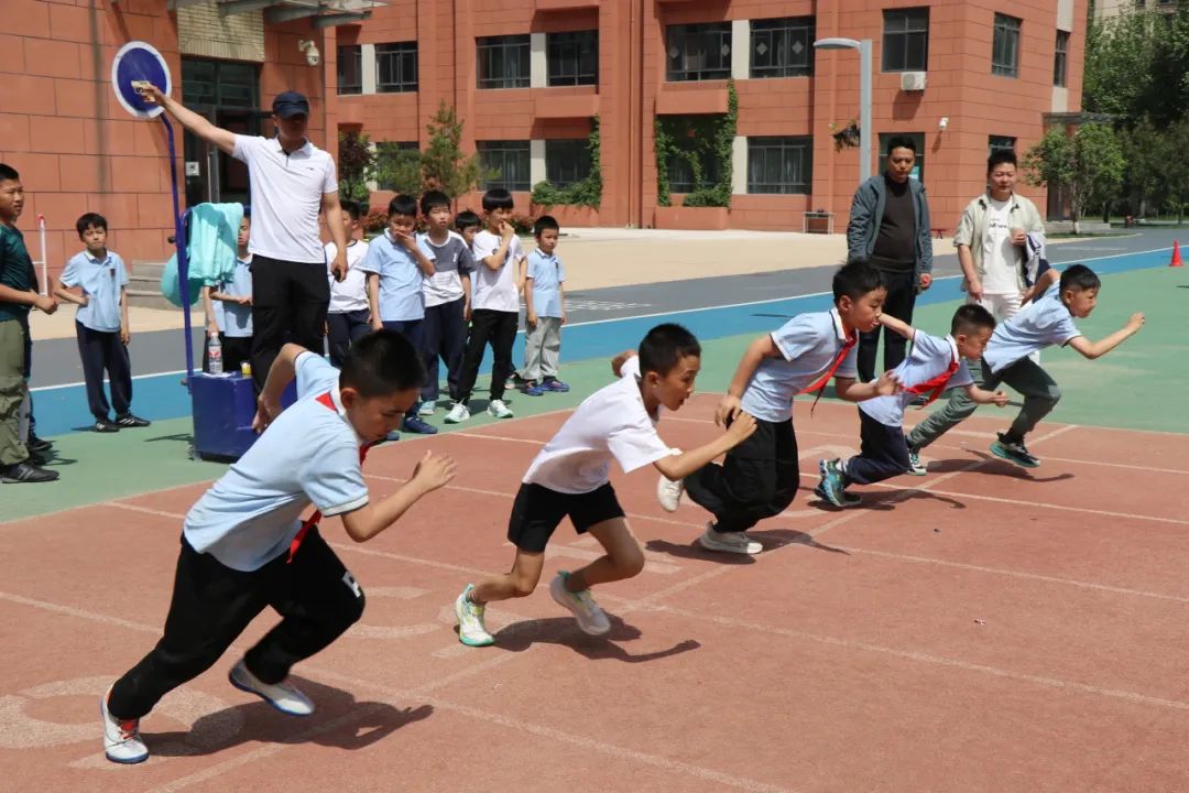 西安市浐灞第三小学举行第五届春季田径运动会