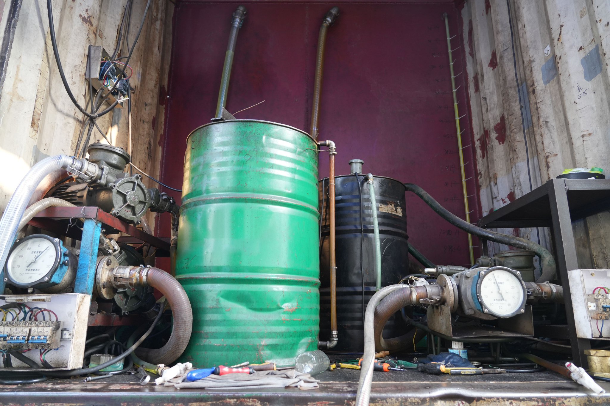 向黑加油点说"不",市生态环境局联合多部门查获黑柴油超2万升