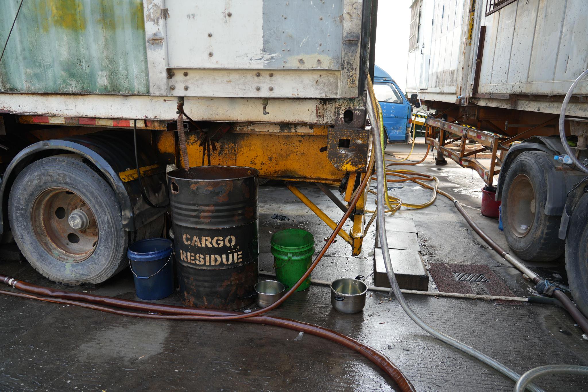 向黑加油点说"不",市生态环境局联合多部门查获黑柴油超2万升