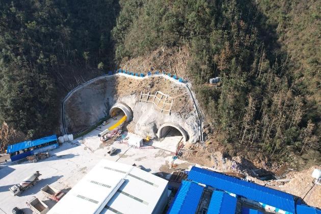 零道高速公路连接永州市零陵区和道县,为湖南省高速公路网永州—贺州