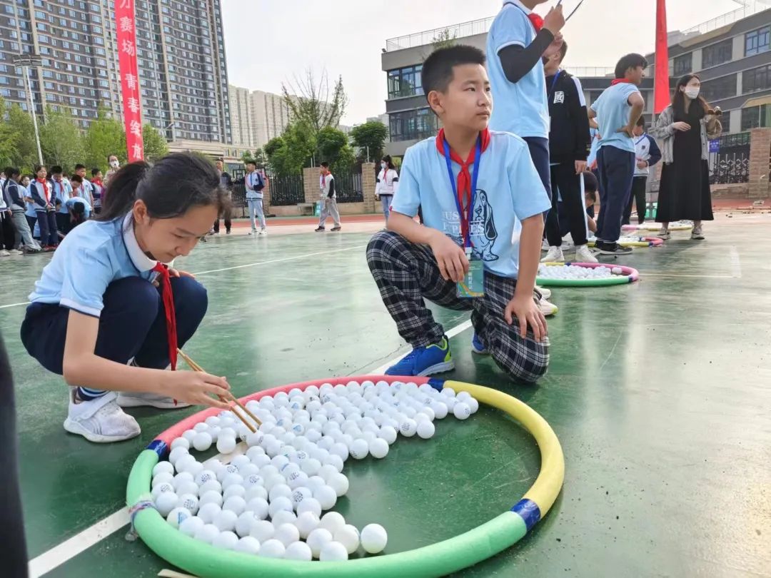 西安市浐灞第三小学举行第五届春季田径运动会