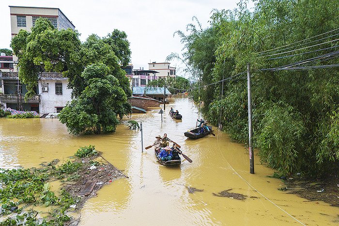 【图集】广东英德已转移超3万人,北江流域或出现近百年一遇洪水