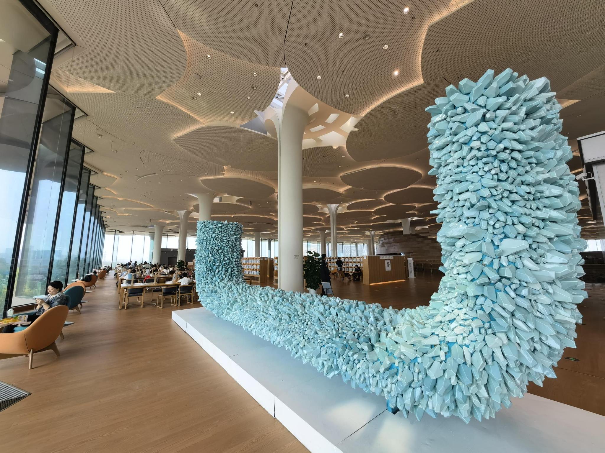 艺术家郅敏作品《天象四神-青龙》.