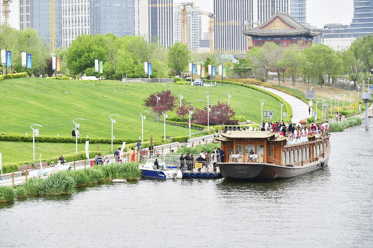 "开漕节"活动启幕,乘游船览运河风光.记者 唐建/摄