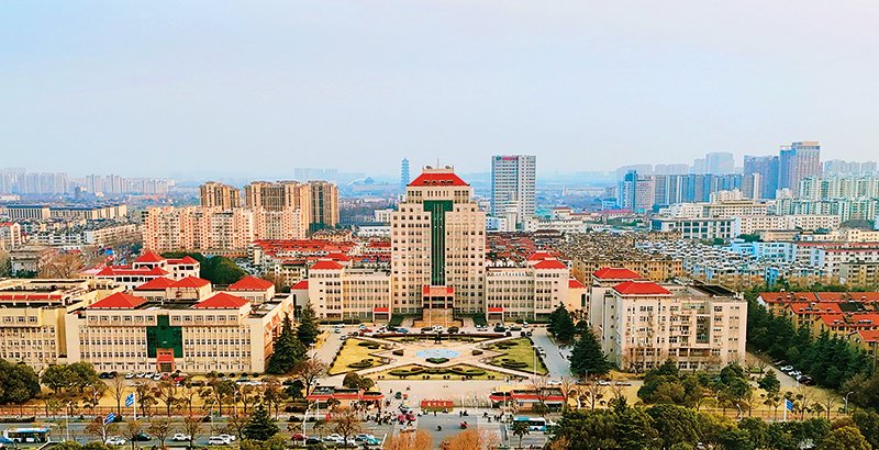扬州大学荷花池校区(2024 年 3 月 8 日摄) 宋凯摄