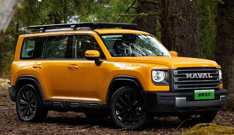 外观上,延续现款车型风格,前脸三条幅中网带有醒目"haval"字样徽标.