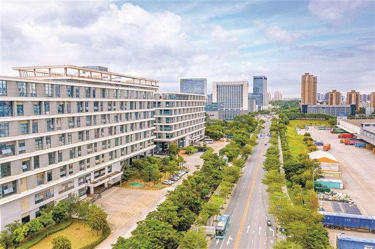 坪山有条产值230亿元的路 "bt大道"汇聚逾200家生物医药企业,其中14家