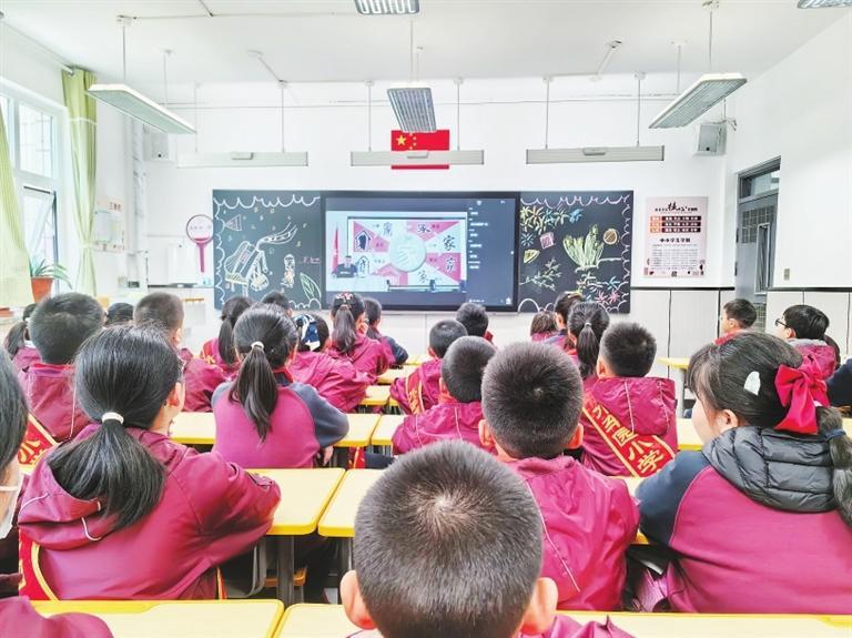 品大美汉字 寻文化之根——兰州市城关区水车园小学举行"书法家进校园