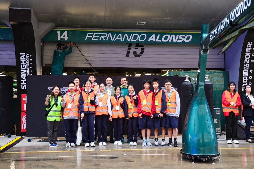 沙特阿美在沪联合启动"make a mark"行动 让中国学生体验f1赛车魅力