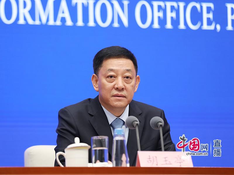 会上,吉林省委副书记,省长胡玉亭介绍,去年,吉林全省gdp增长6.