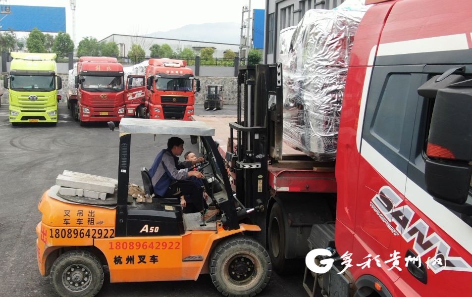 【融媒体中心新闻播报】遵义正安:人回乡 钱回流 企回迁