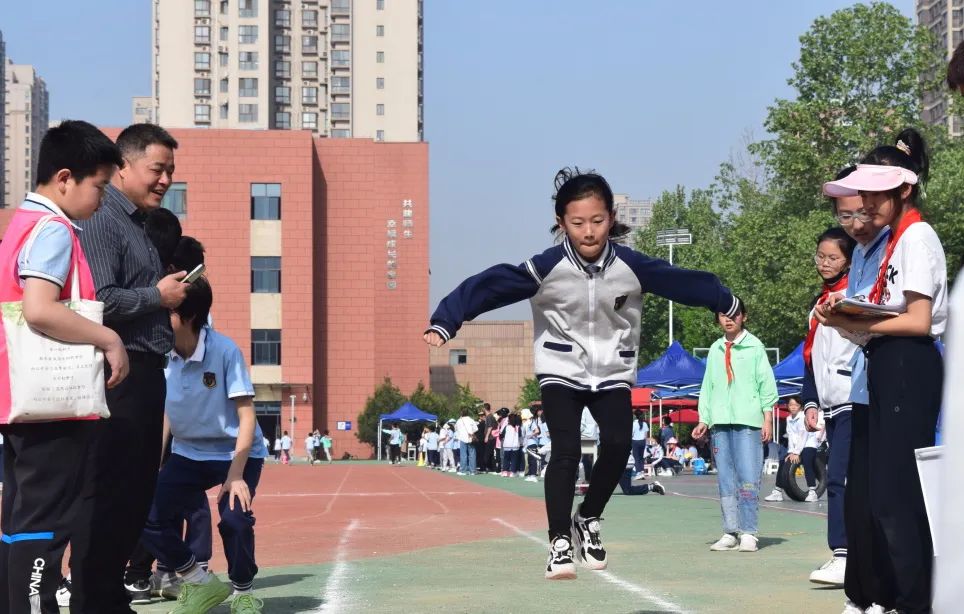 西安浐灞第三小学图片