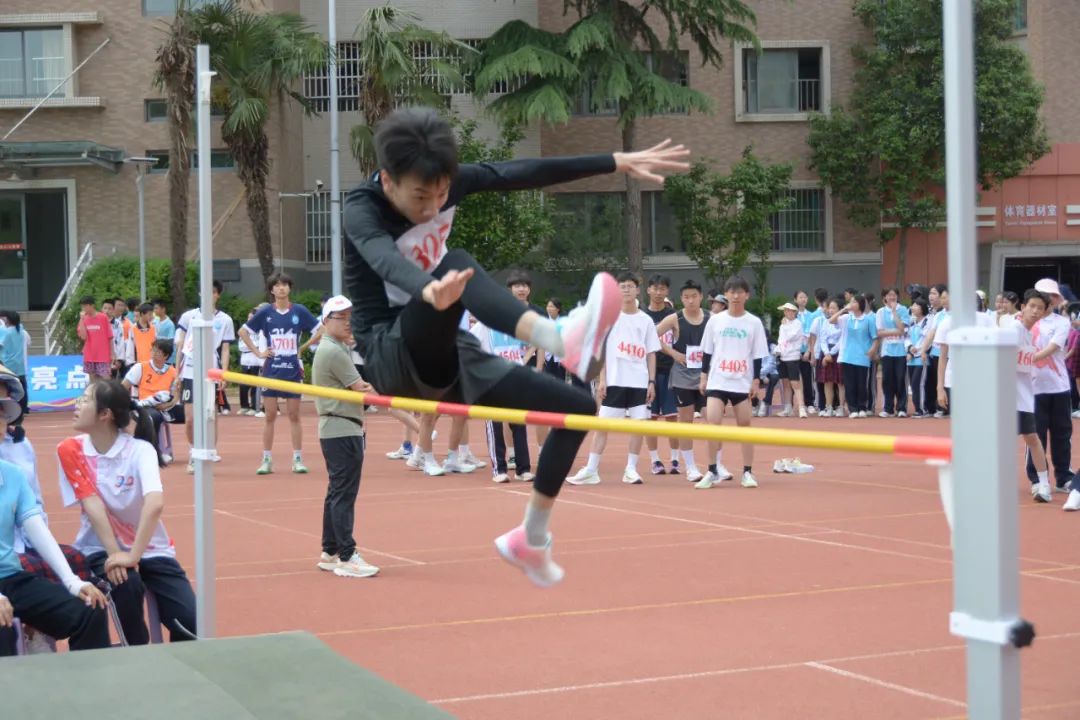 西安锦园中学体育节暨第二十届田径运动会圆满落幕