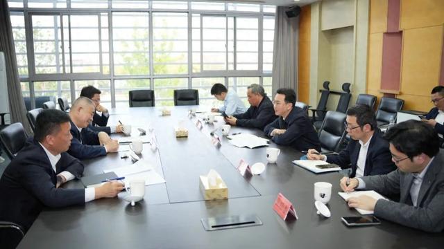 4月23日下午,区委副书记,区长王益群先后前往上海自然堂集团有限公司