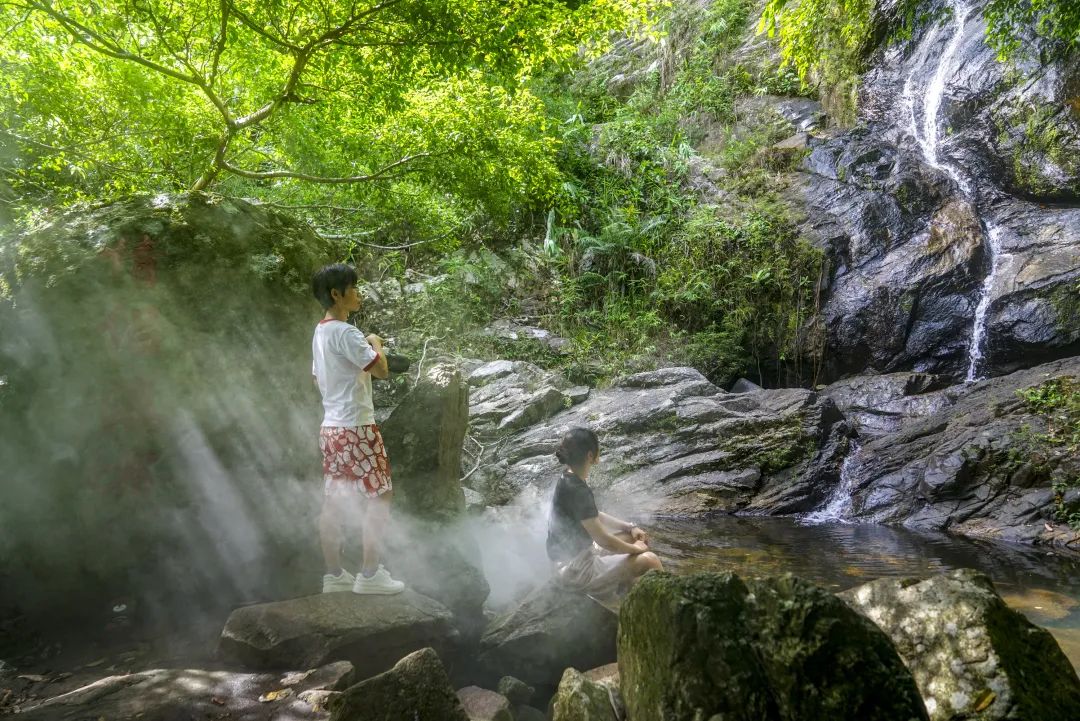 爱情谷瀑布万宁,有着它独特的魅力一批批年轻人因浪而来,留在万宁"