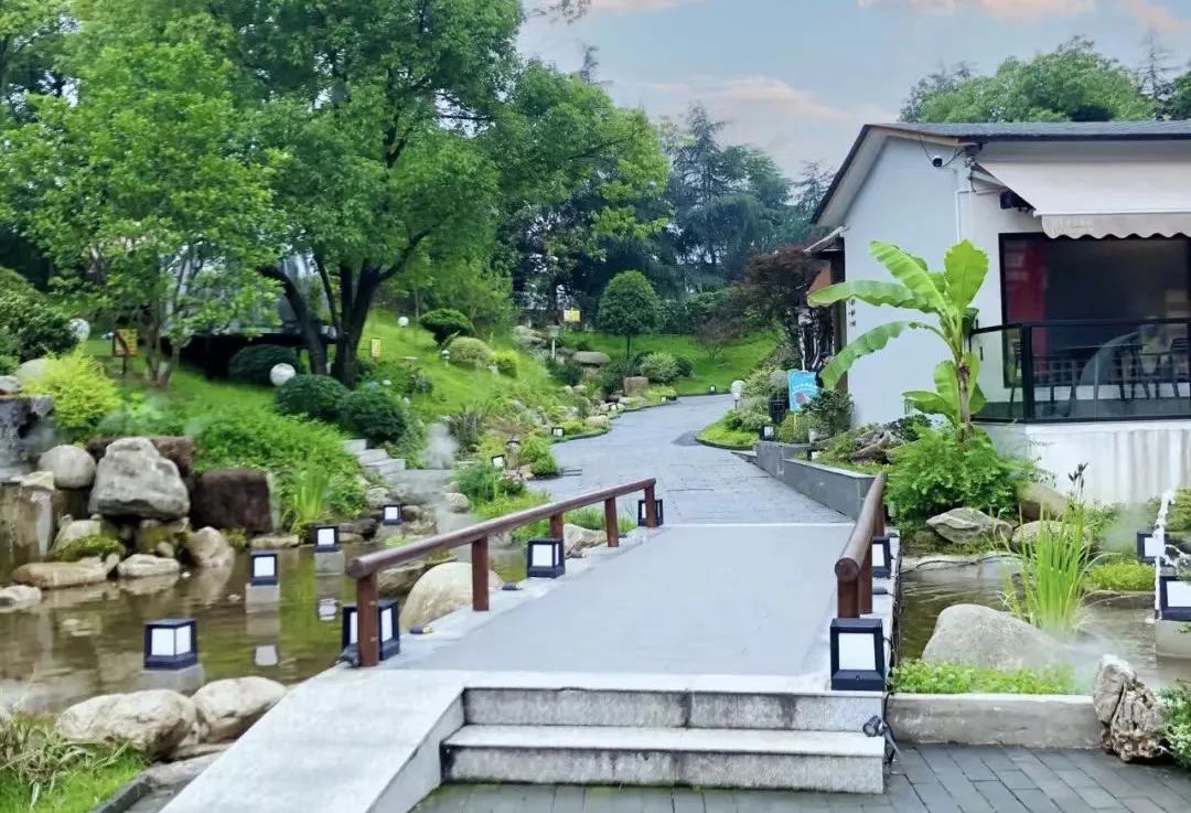 09隐溪别院天元区力嘉路美的万豪酒店旁订餐电话:0731-2828113010株洲