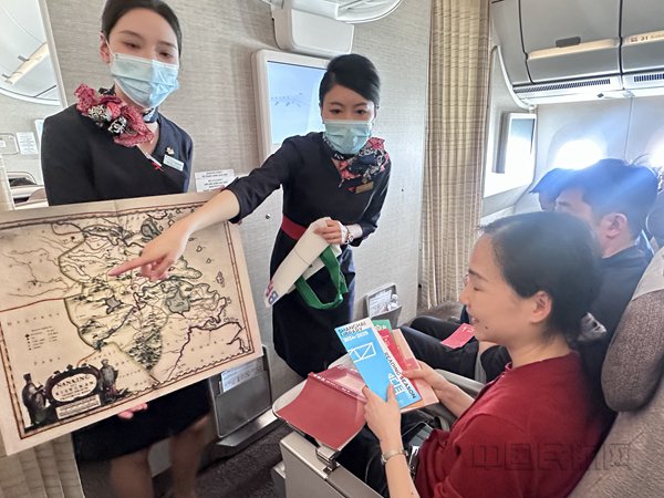 联手上图 东航"凌燕"世界读书日主题航班开航