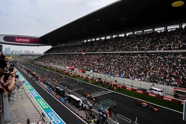 F1中国大奖赛正赛在上海国际赛车场举行 图片来源：新华社