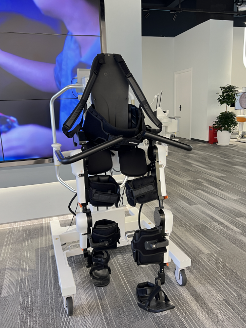 你已经能见到患者用上这些机器人辅助站立和步行