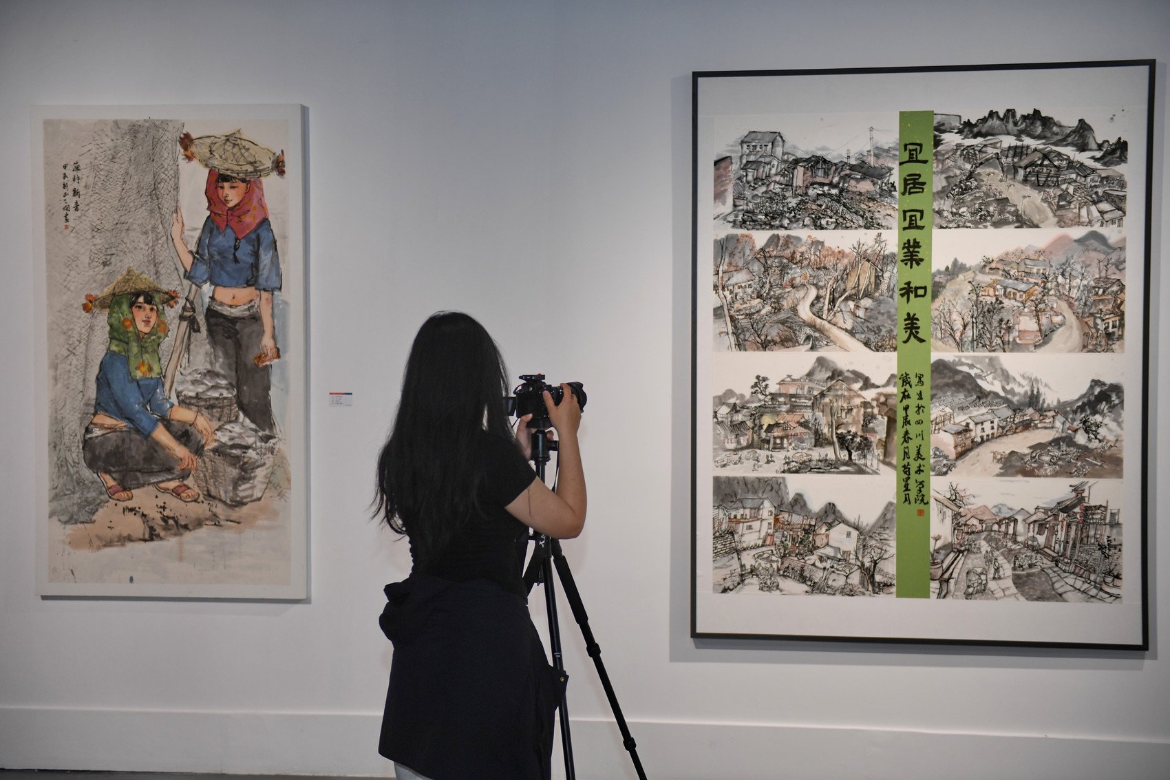 "著名油画家,四川美术学院教授王嘉陵表示,这类综合性的展览应该经常