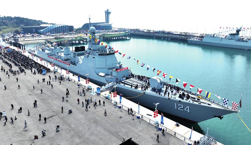 海军成立纪念日舰艇开放活动举行