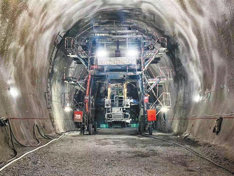 太兴山隧道进口至1号斜井区间施工现场 受访单位供图西延高铁胜利庄