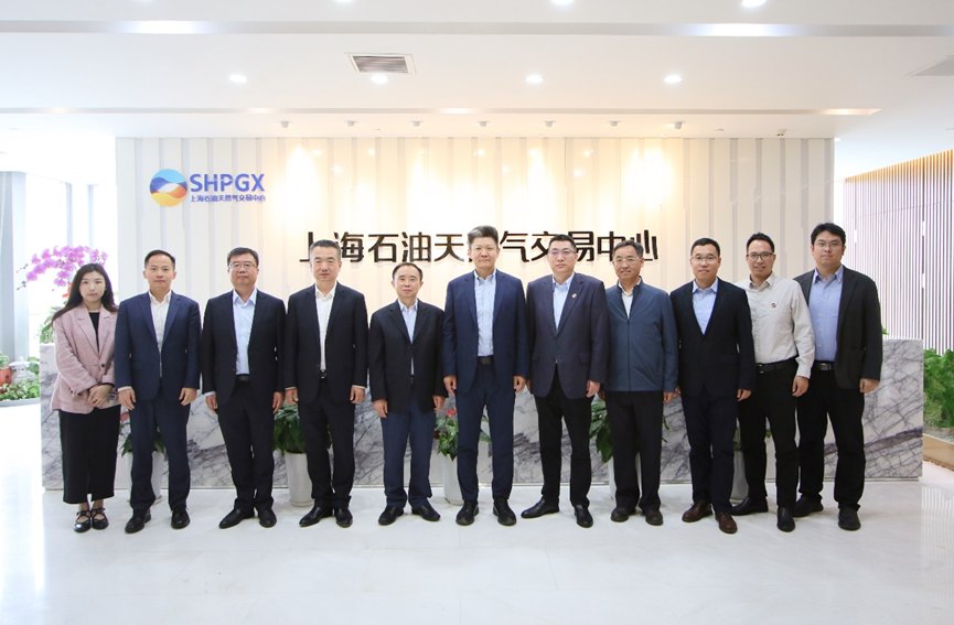 4月22日,新天绿色能源股份有限公司党委书记,总裁谭建鑫一行到访上海