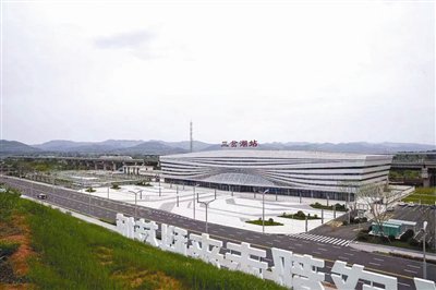 三岔湖站正式启用 成都新增一座高铁站