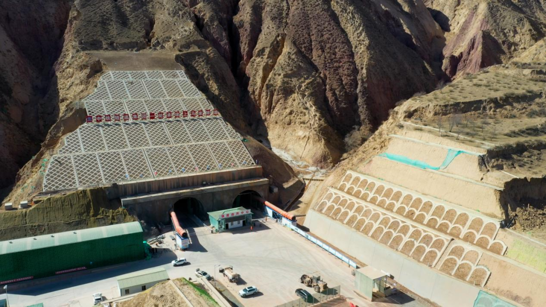 青海交控:大清项目隧道掘进突破万米大关