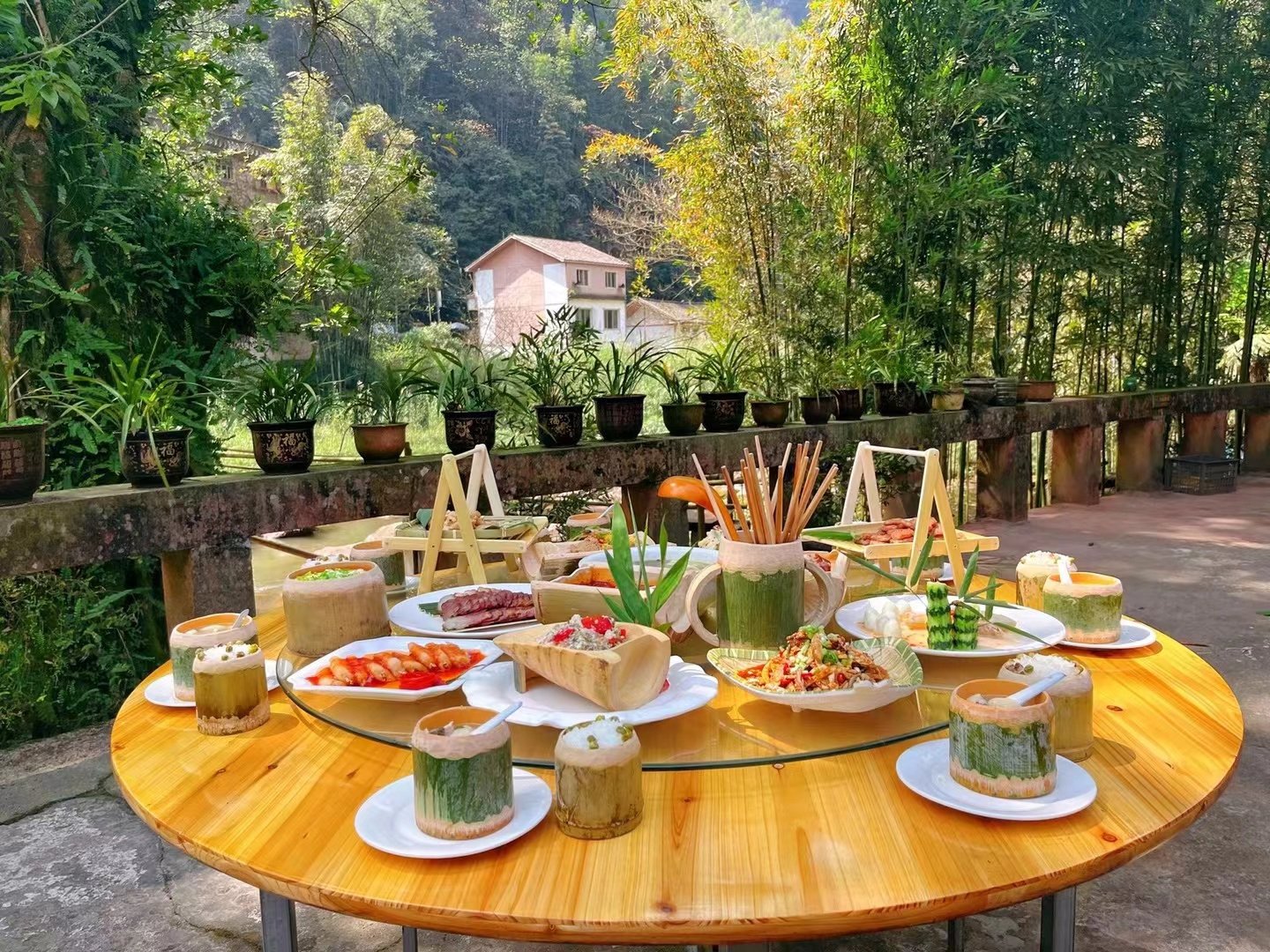 水尾镇20多道菜的竹笋宴。
