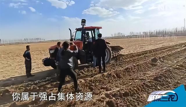 农户耕地机器被拦，图源中国三农发布