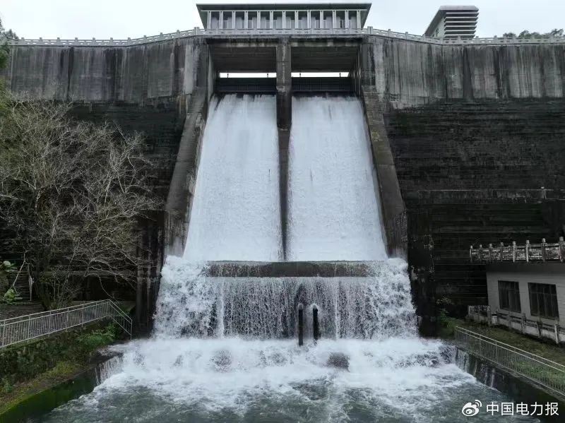 广州抽水蓄能电站4月18日以来持续错峰泄洪，南网储能公司供图。