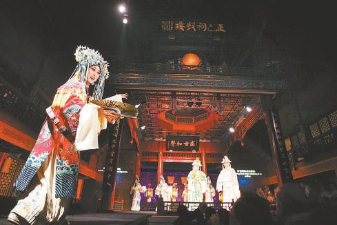 2010年，京剧《梅兰芳华》开始在正乙祠戏楼长期驻演。李继辉摄