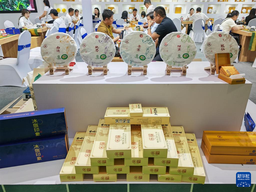 这是4月19日在茶博会上拍摄的茶叶展品。新华社记者 林碧锋 摄