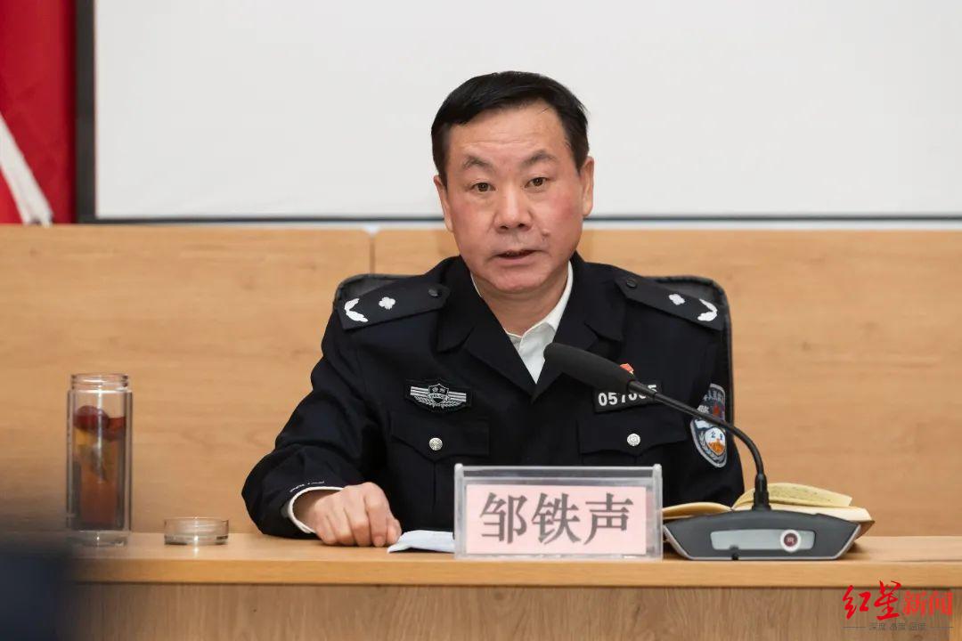 ▲安顺市公安局原二级高级警长邹铁声。图据安顺市公安局微博