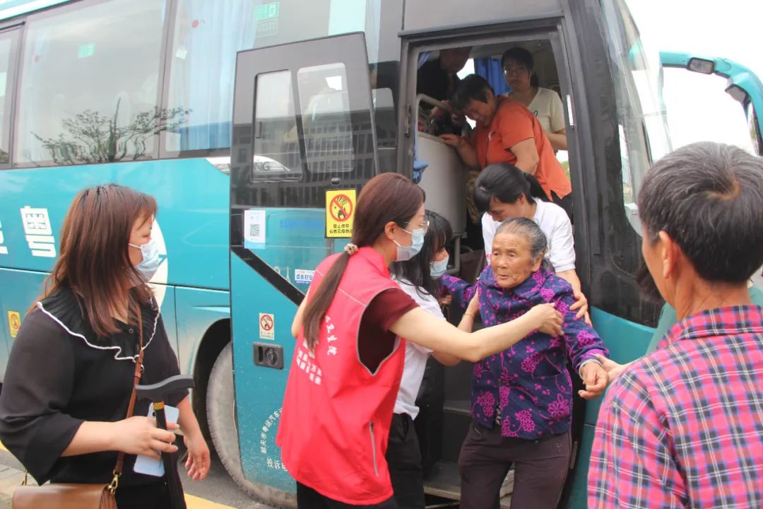 受灾群众转移至武江区中医院。