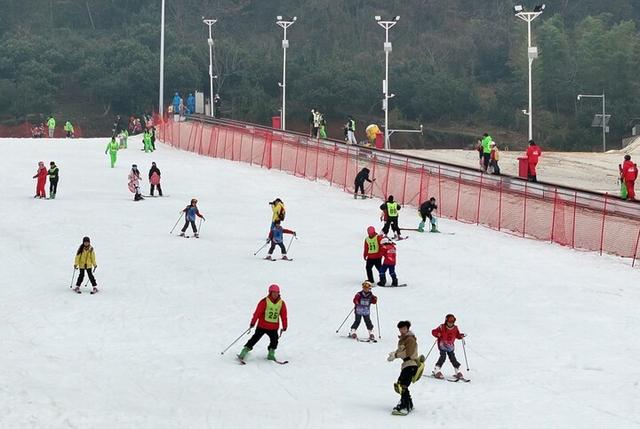 寒假期间，宜兴竹海滑雪场迎来体验高峰 丁焕新/摄 视觉江苏网供图